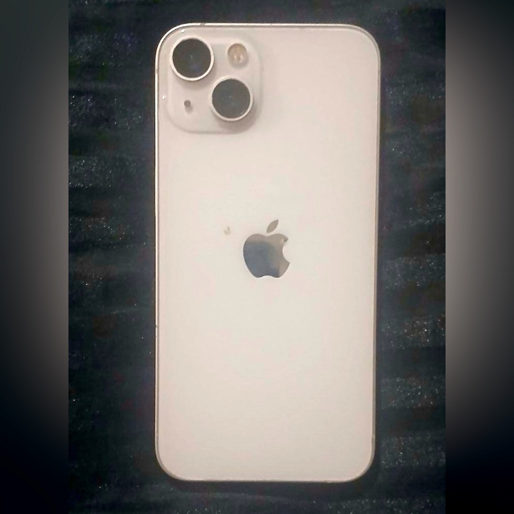 iPhone 13.